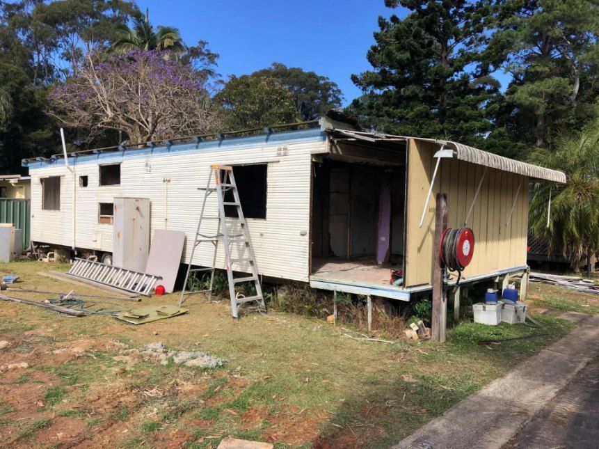 A Mobile Home is Being Remodeled in a Grassy Field — Bennettron Demex in Corindi Beach, NSW