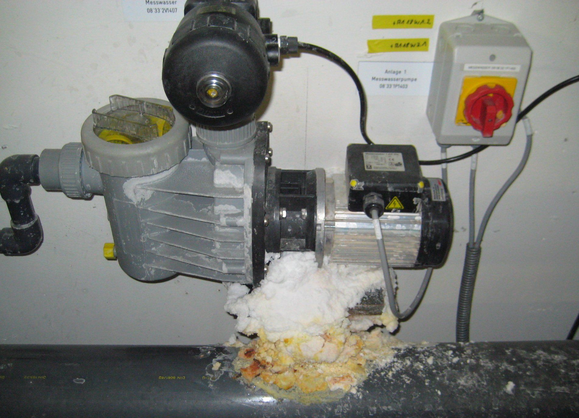 8Pump damage Measuring water Salt leak