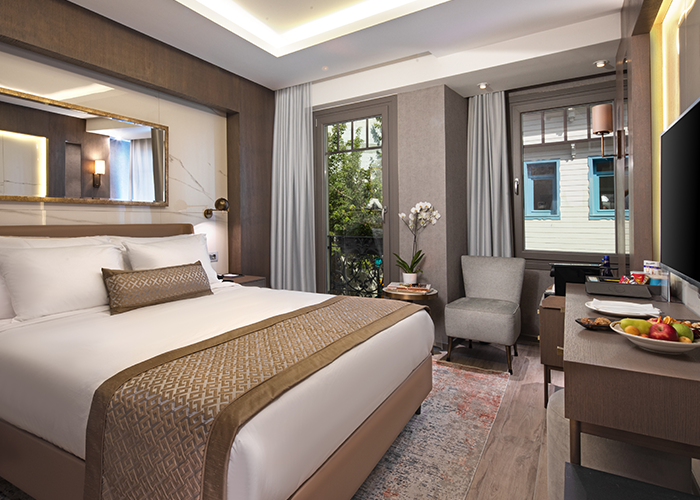 Mula Hotel, Superior Street View Room, Yatak Odası