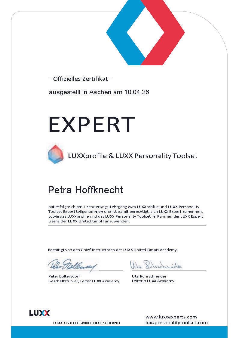 Awareness Retreat 2026 LUXX-Zertifikat Petra Hoffknecht hat erfolgreich am Lizenzierungs-Lehrgang zum LUXXprofile und LUXX Personality
Toolset Expert teilgenommen und ist damit berechtigt, sich LUXX Expert zu nennen,sowie das LUXXprofile und das LUXX Personality Toolset im Rahmen der LUXX Expert Lizenz der LUXX United GmbH anzuwenden.