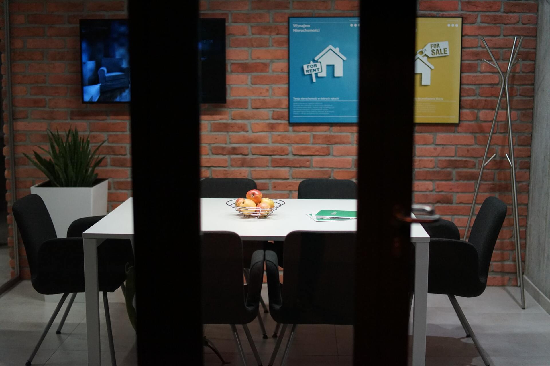 Interior red brick wall ideas - office