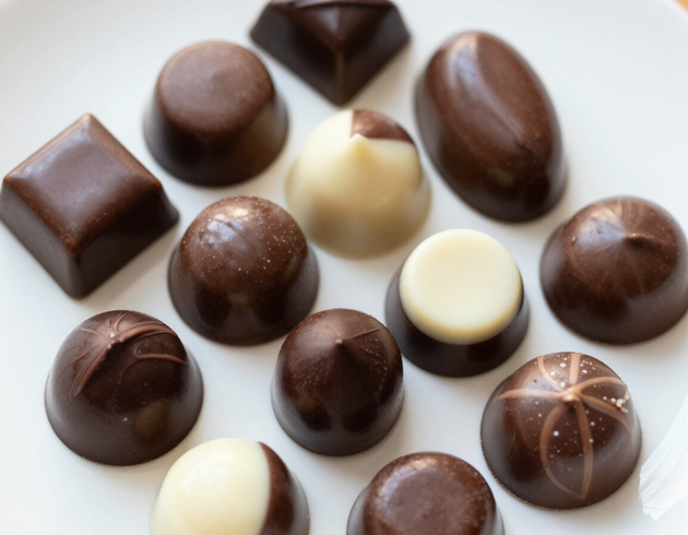 Polished hand-tempered bonbons