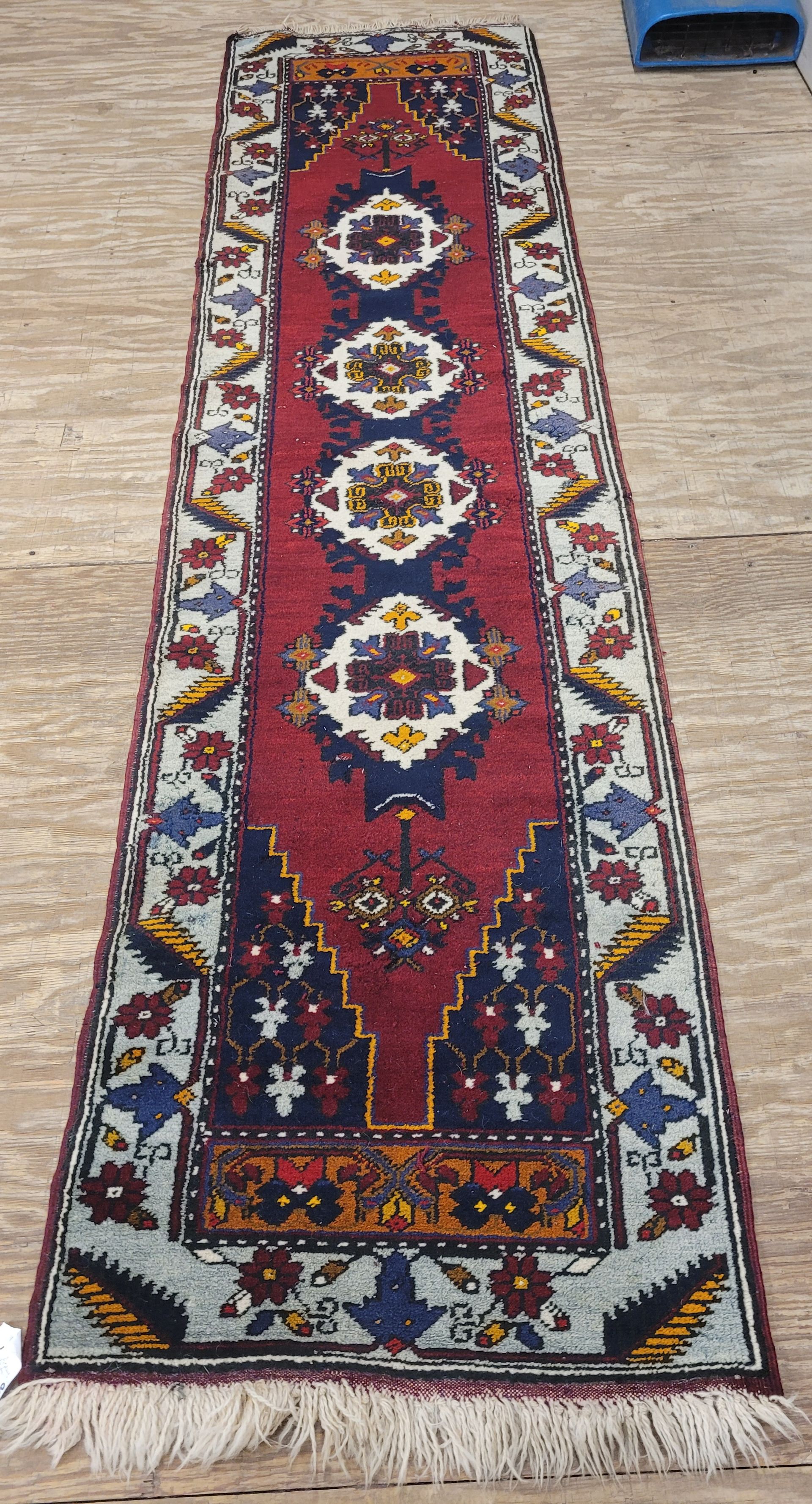 #33, Kazak, 2.6x9.8 
