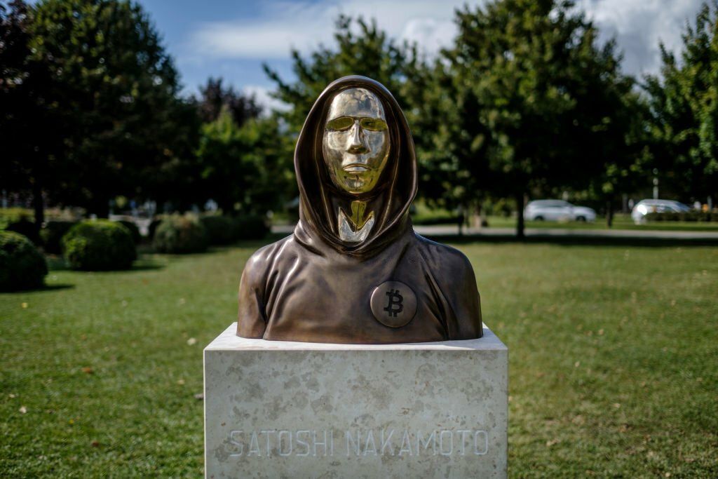 Satoshi-Nakamoto Statue