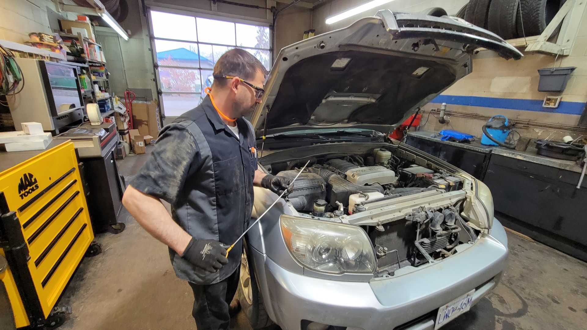 Brandon from Lakeshore Auto repair shop in kelowna doing an oil change