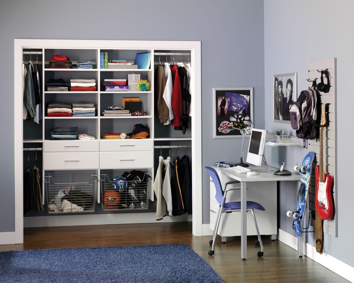 A bedroom with a closet and a desk