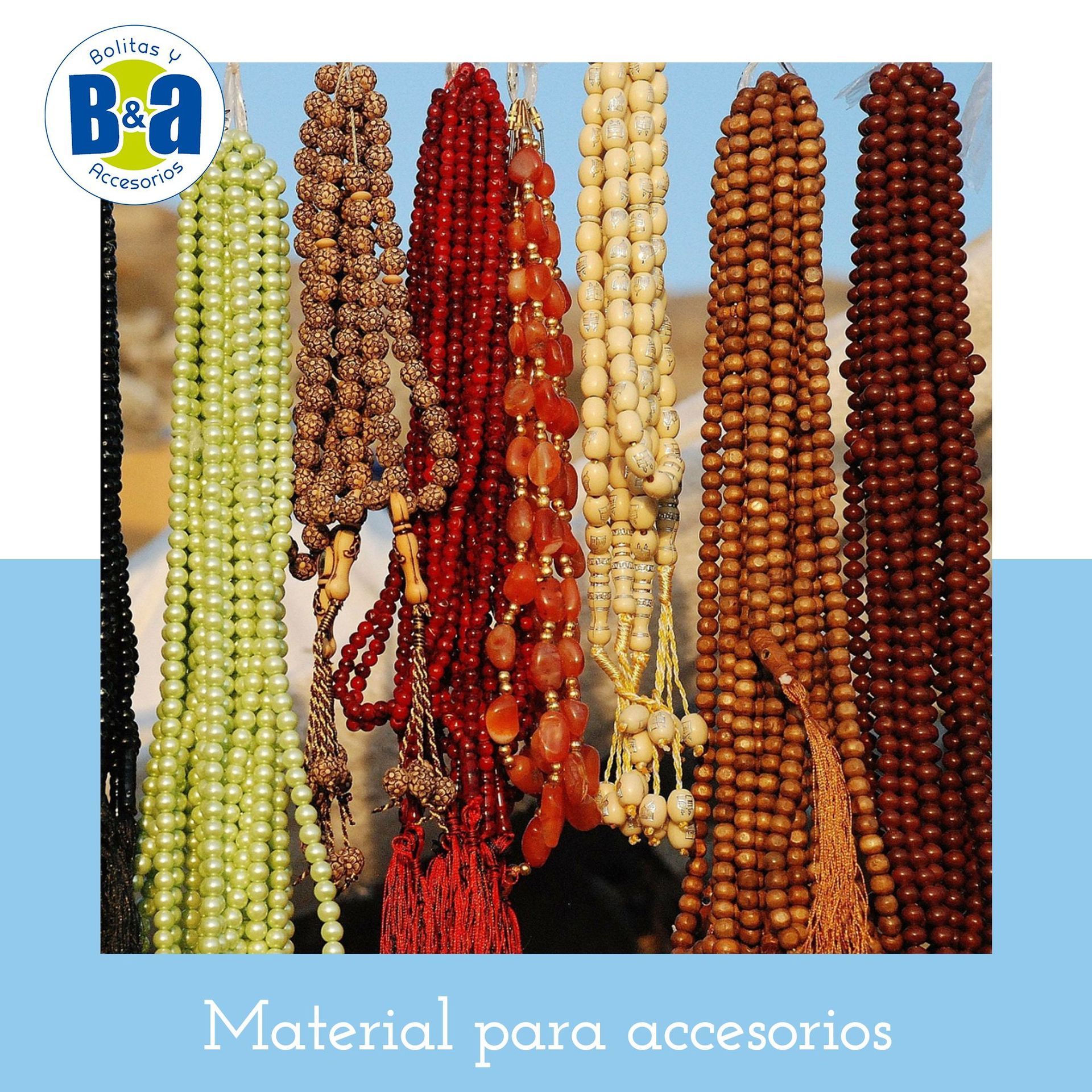Cuelga collares de varios colores, etiquetados como 
