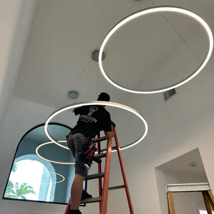 A man on a ladder with the word hampton on his back