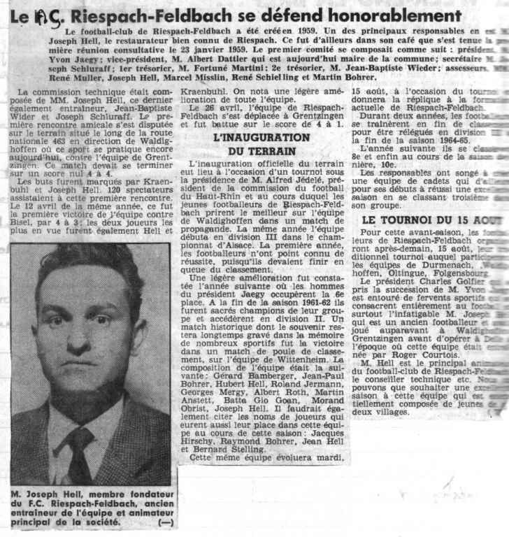 Un homme en costume et cravate apparaît dans un article de journal.