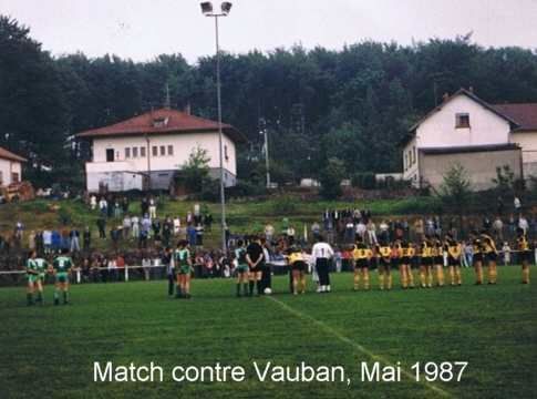 Une photo d'un match de football prise en 1987