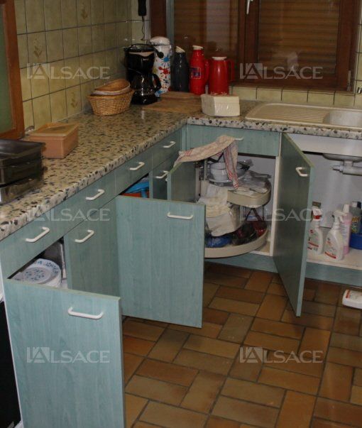 Une cuisine avec le mot alsace en bas