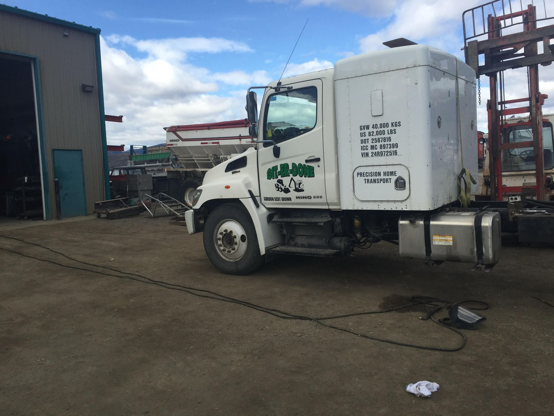 side of Git-Er-Done Towing truck