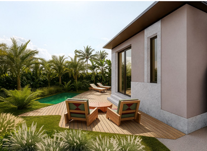Patio moderno con sedie in legno, piscina e giardino tropicale accanto alla casa.