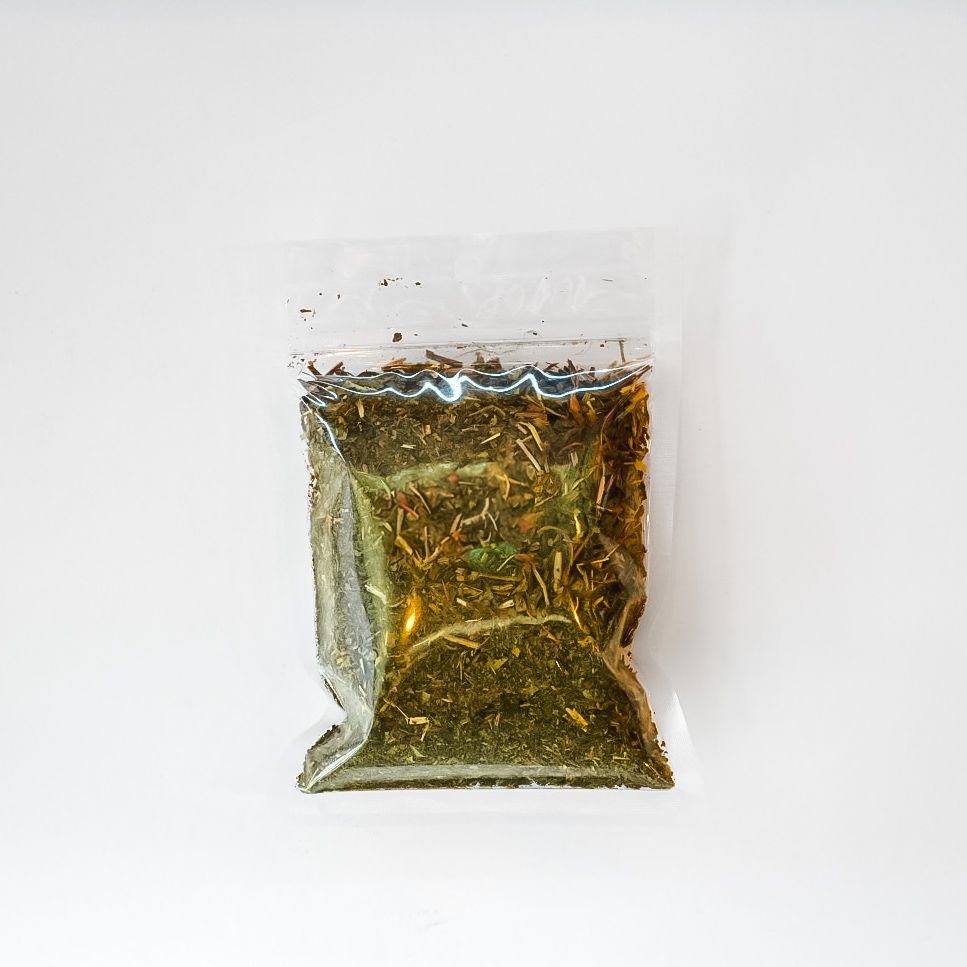 Clear plastic bag of dried dandelion leaves with a bright yellow label and barcode