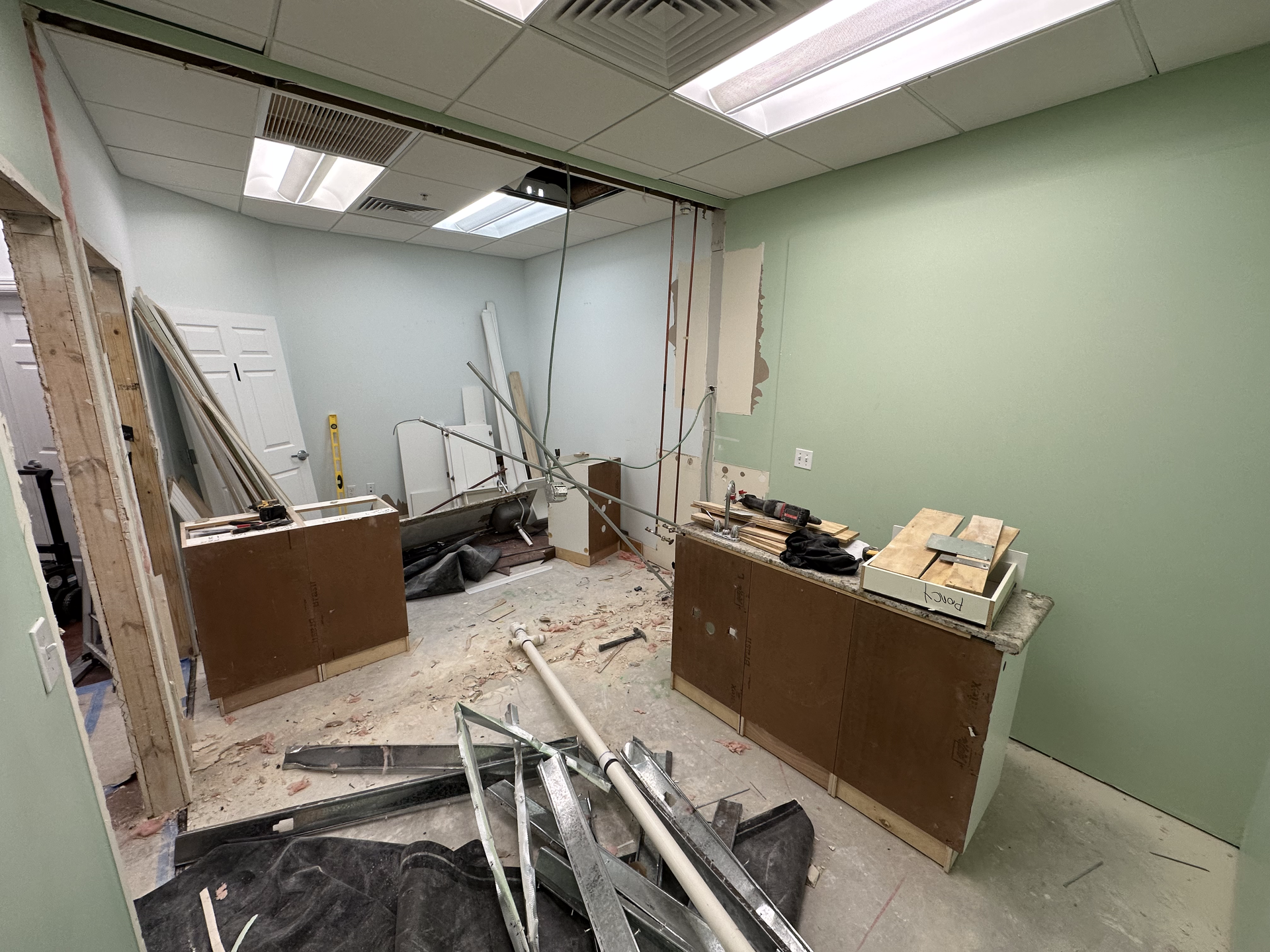 A room that is being remodeled with a lot of junk on the floor.