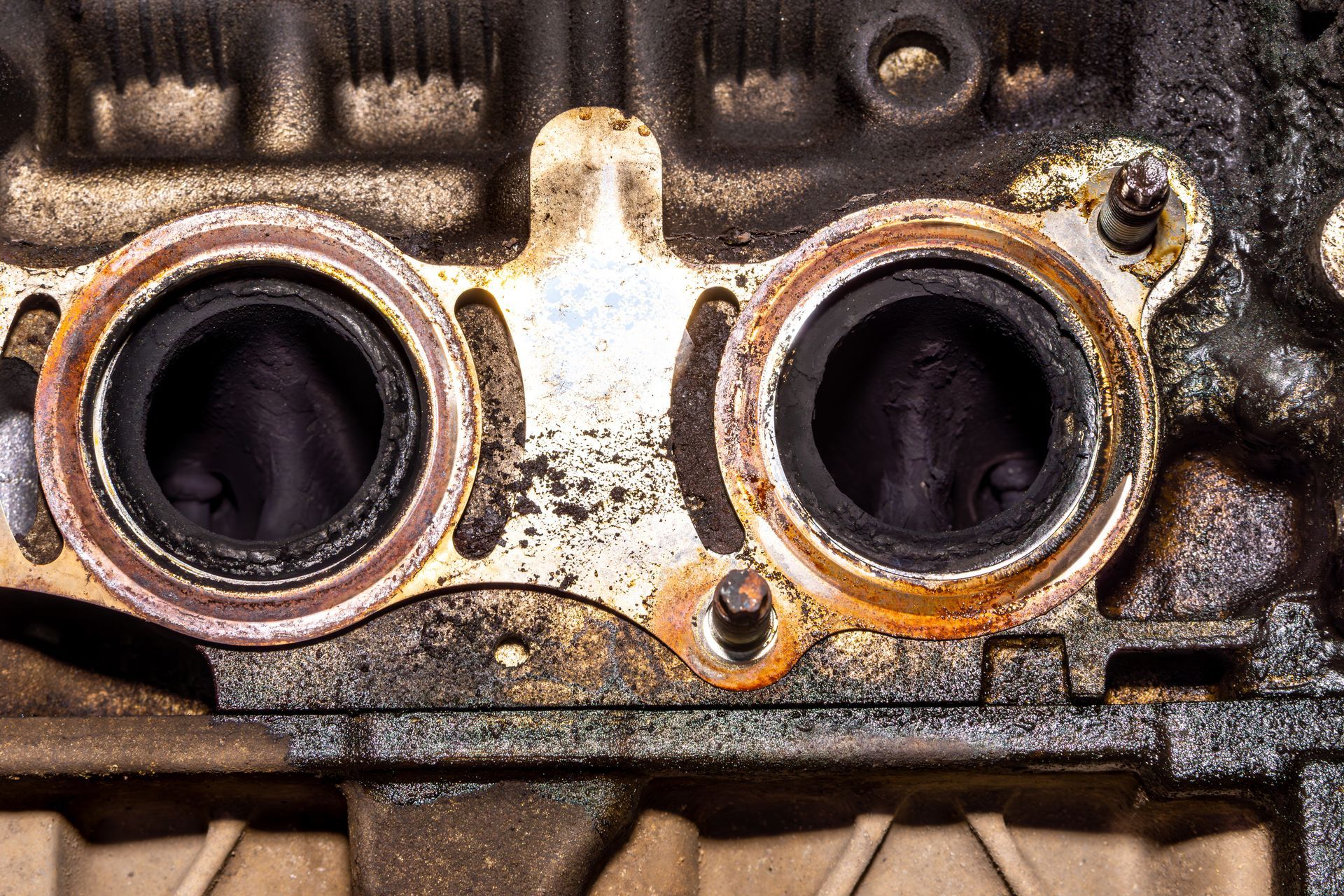 How Carbon Deposits in The Engine Affect Power, Fuel Economy, and Idle Quality | DAS Auto Werks