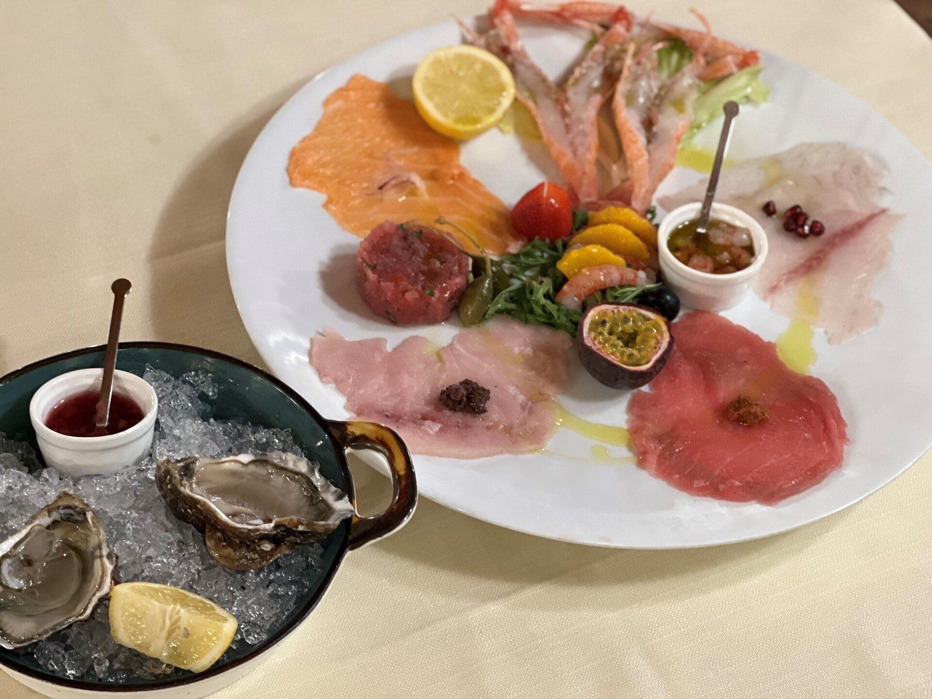 piatto di pesce fresco crudo