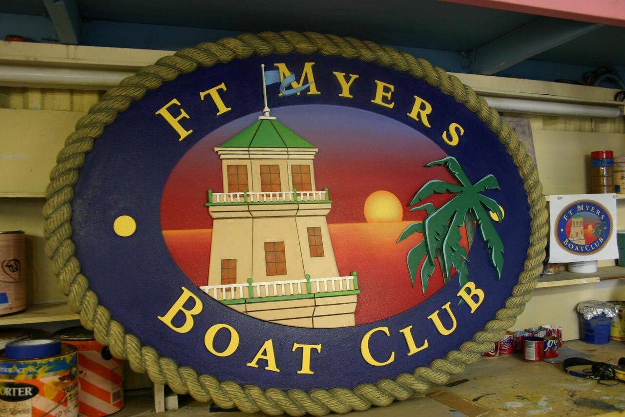 A sign that says ft myers boat club on it