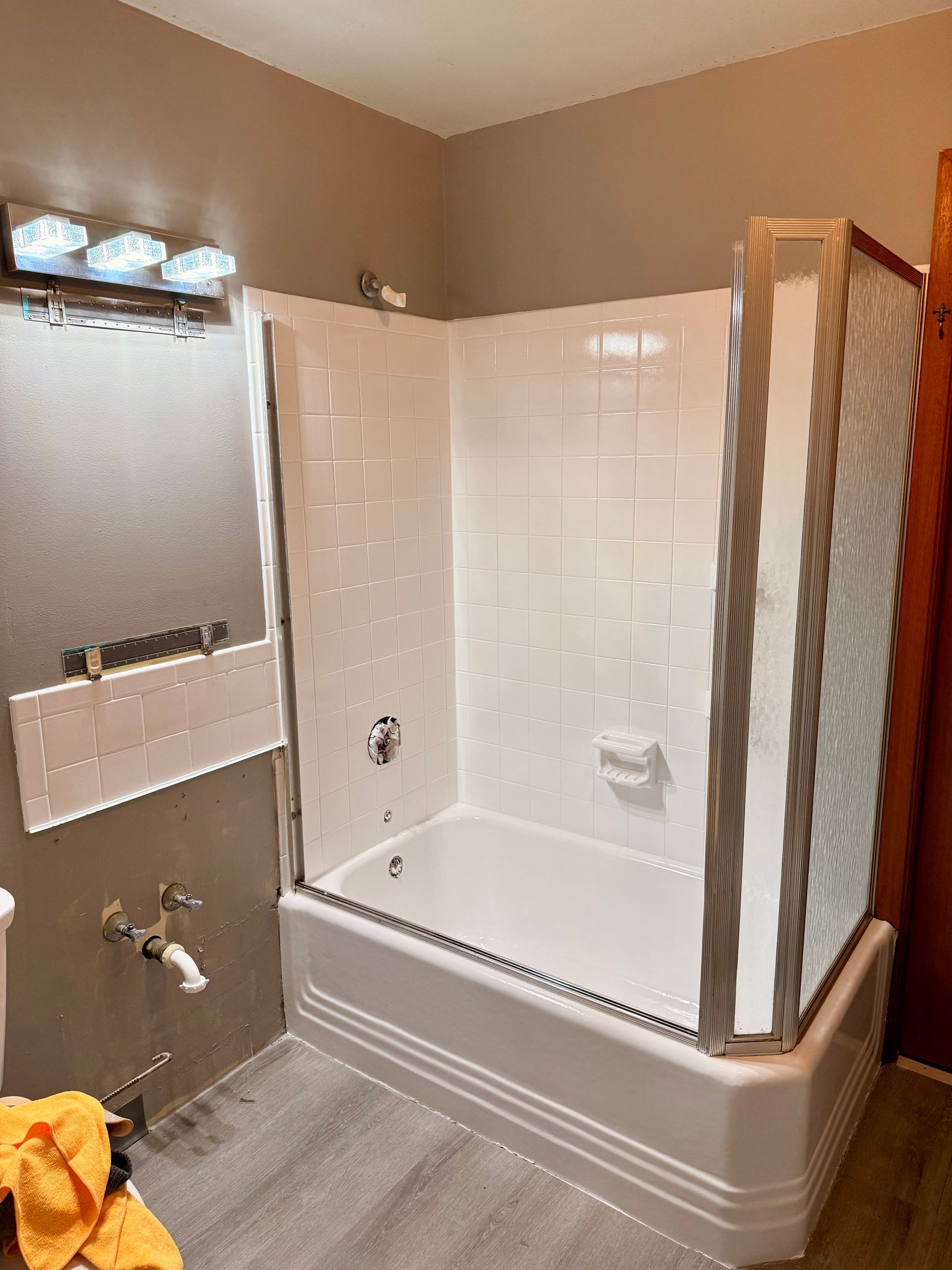 Image of a tub and shower that was refinished white. 