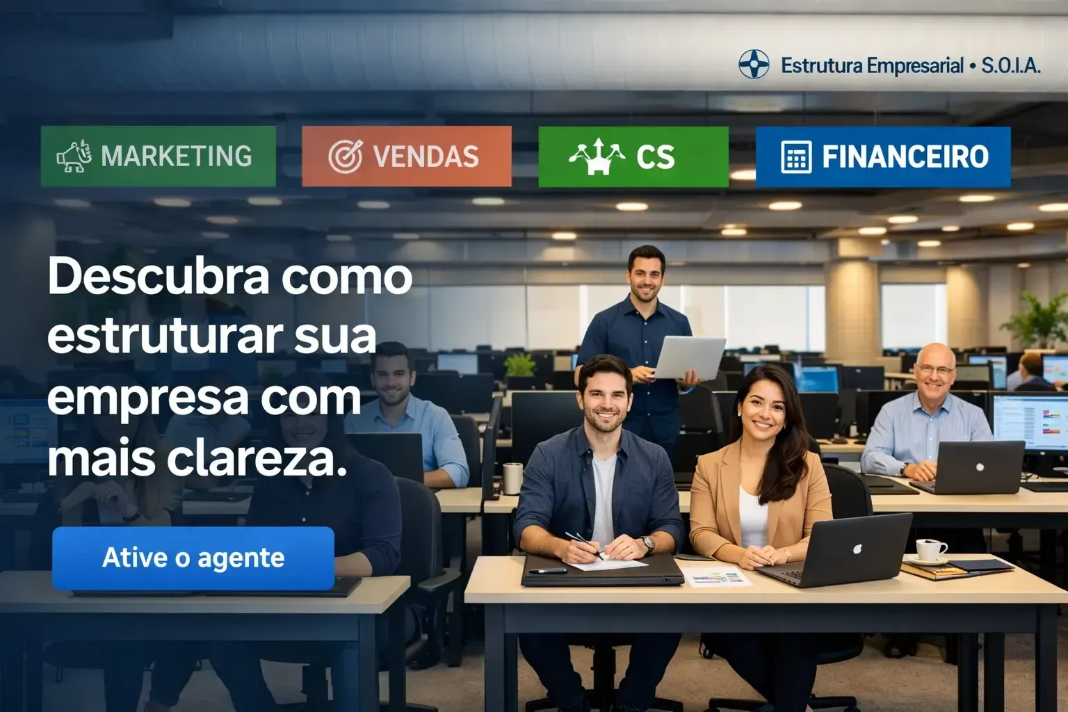 Equipe em escritório com banner promocional: “Descubra como estruturar sua empresa com mais clareza.”
