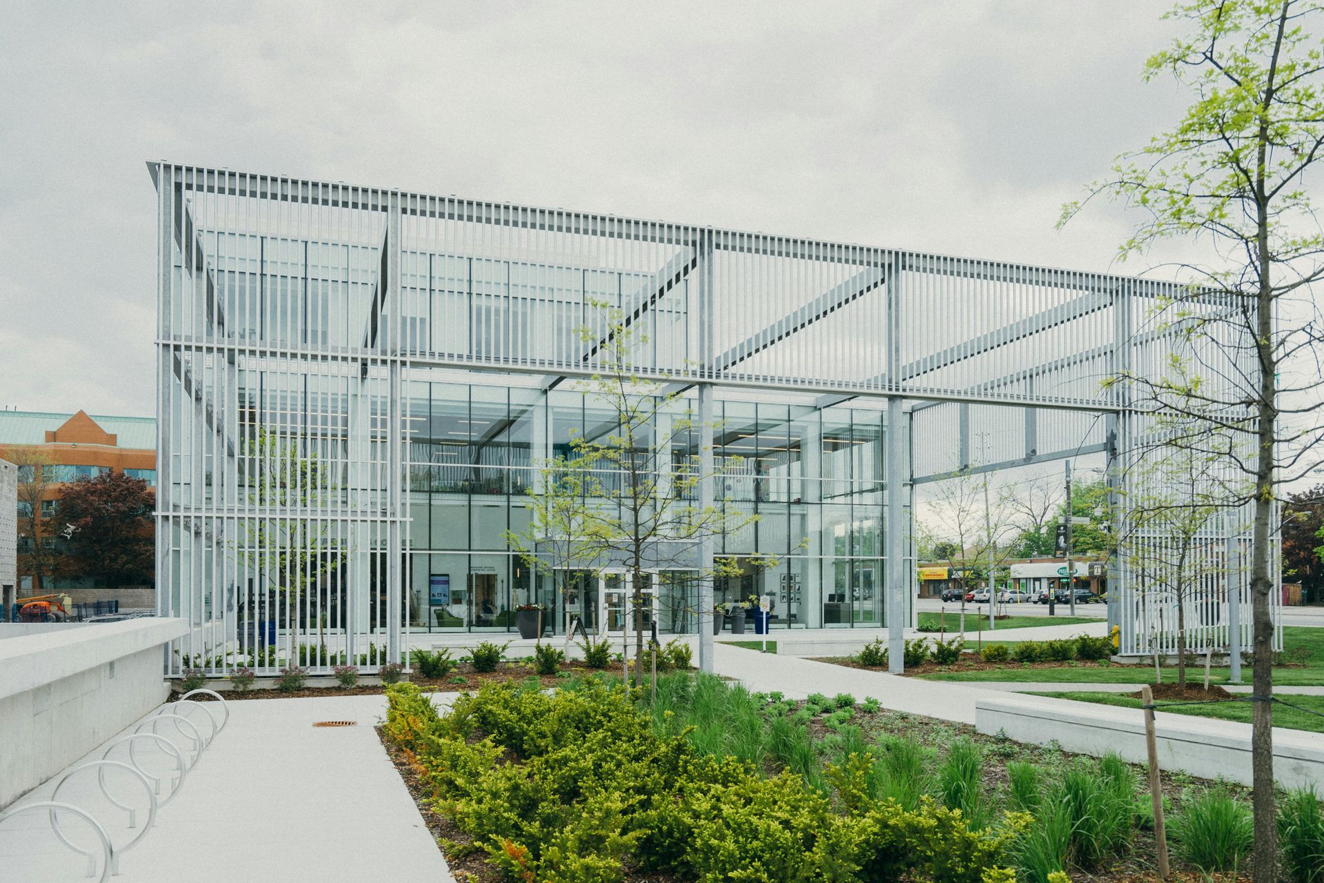 An office building showing high-impact curb appeal zones