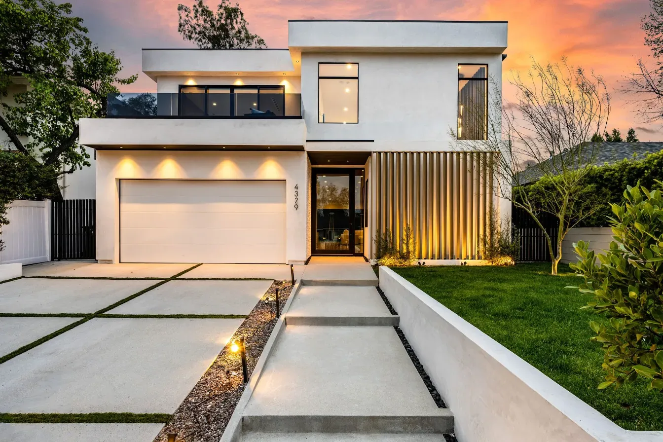 Aerial view of luxury real estate and homes in Santa Clarita.