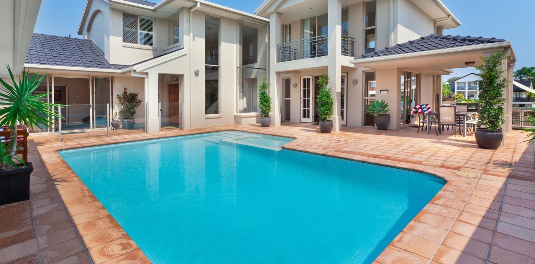 pool tile cleaning