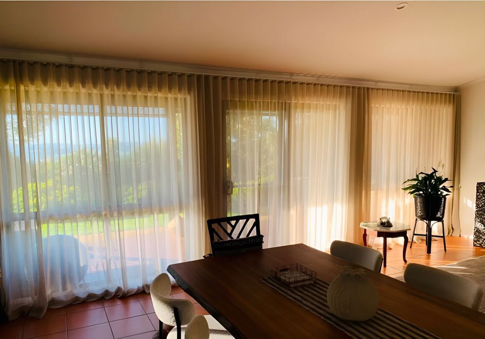 Sunlit Dining Room with Made-To-Measure Curtains