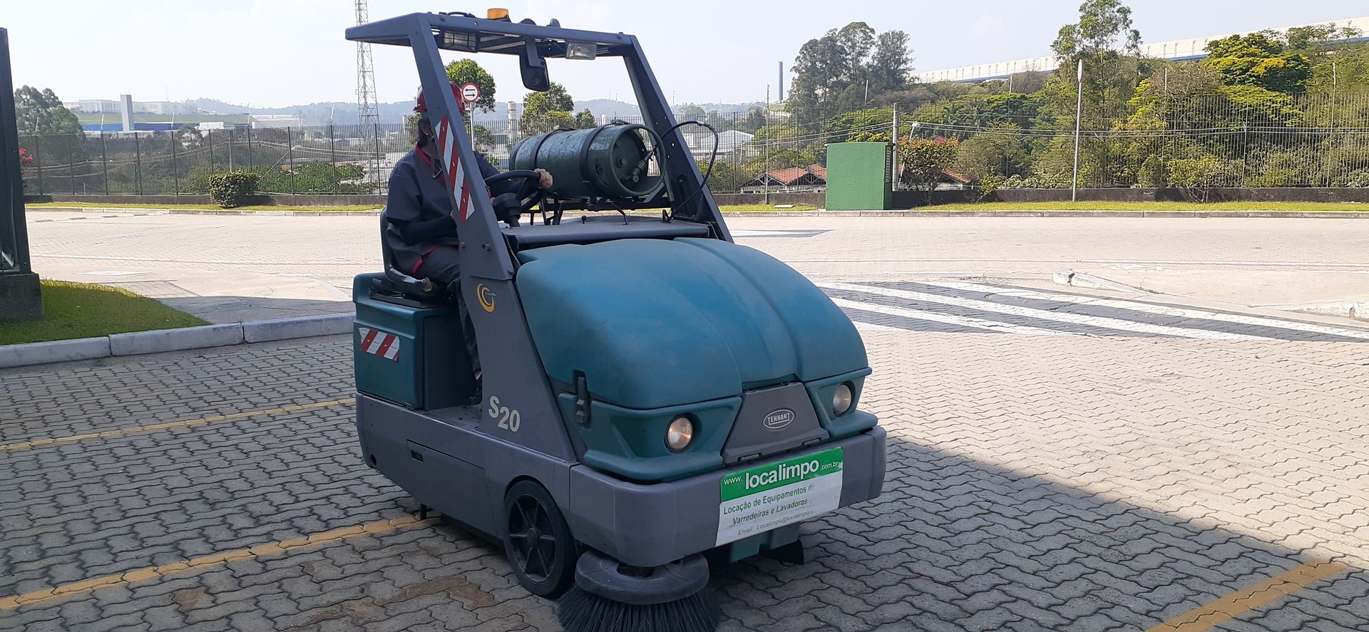 Varredeira industrial alfa tennant modelo S20