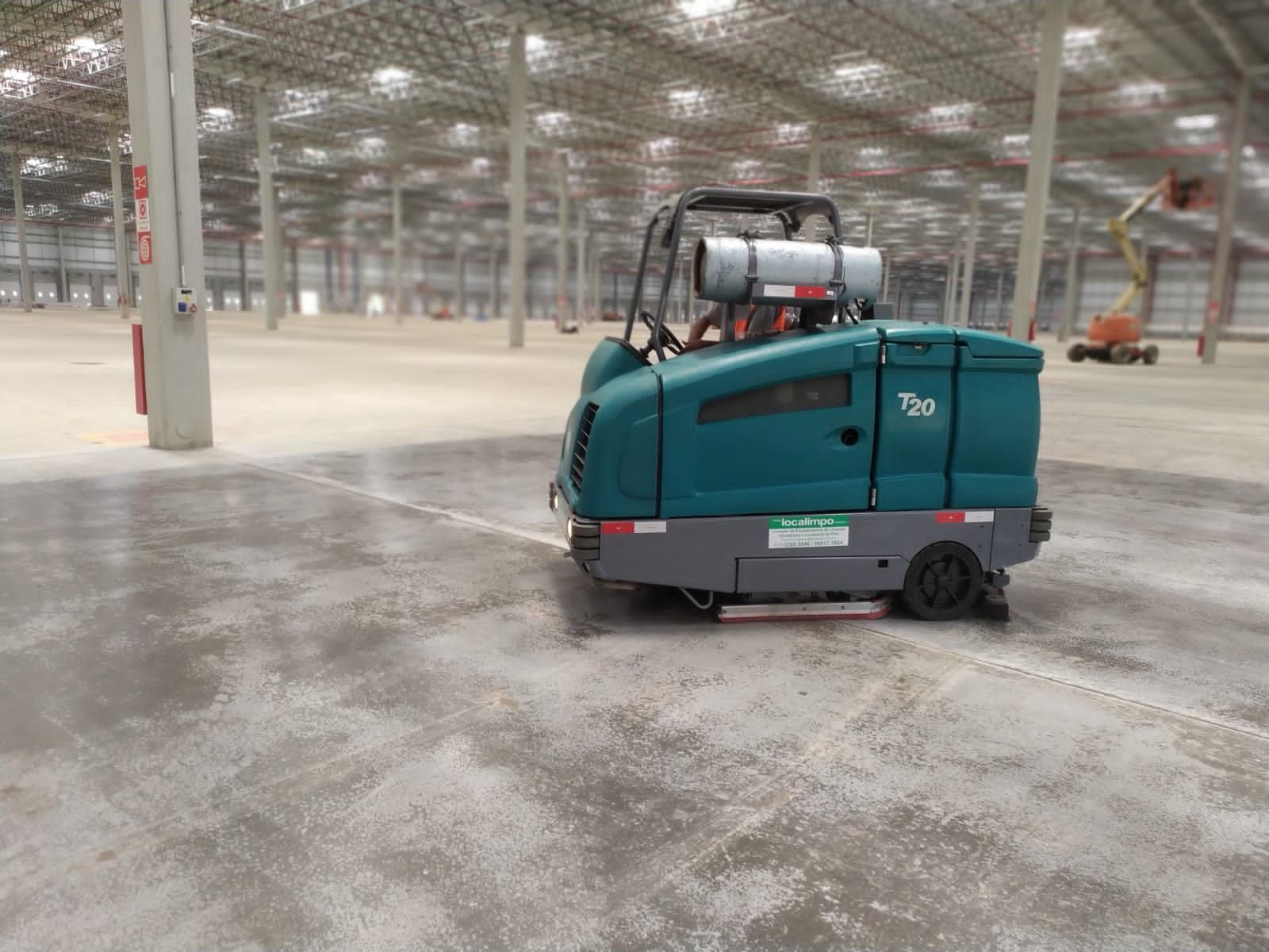 Localimpo Solução em Limpeza: lavadora de piso, lavadora de piso industrial, lavadora de piso tennant, tennant T20, tennant M20, alfatennant, alfa tennant, lavadora lava e seca piso, Localimpo Solução em Limpeza: promolimp, vulcan, limpeza mecanizada, ecologica equipamentos, karcher, nilfisk, viper, tuffan