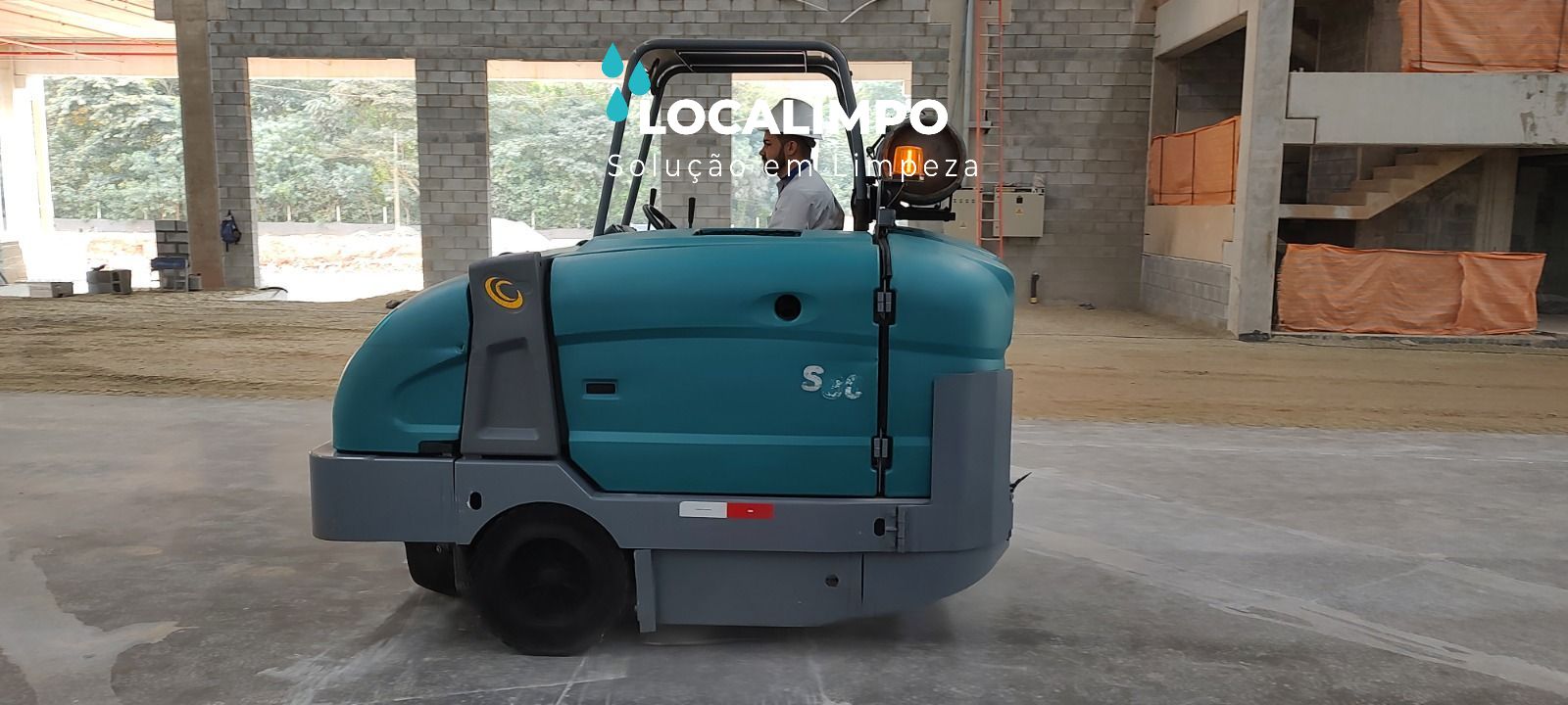 Varredeira de piso alfa tennant, lavadora lava e seca piso, promolimp, vulcan, limpeza mecanizada, ecologica equipamentos, karcher, nilfisk, viper, tuffan, varredeira de piso, varredeira S20, varredeira S30, tennant S20, tennant S30