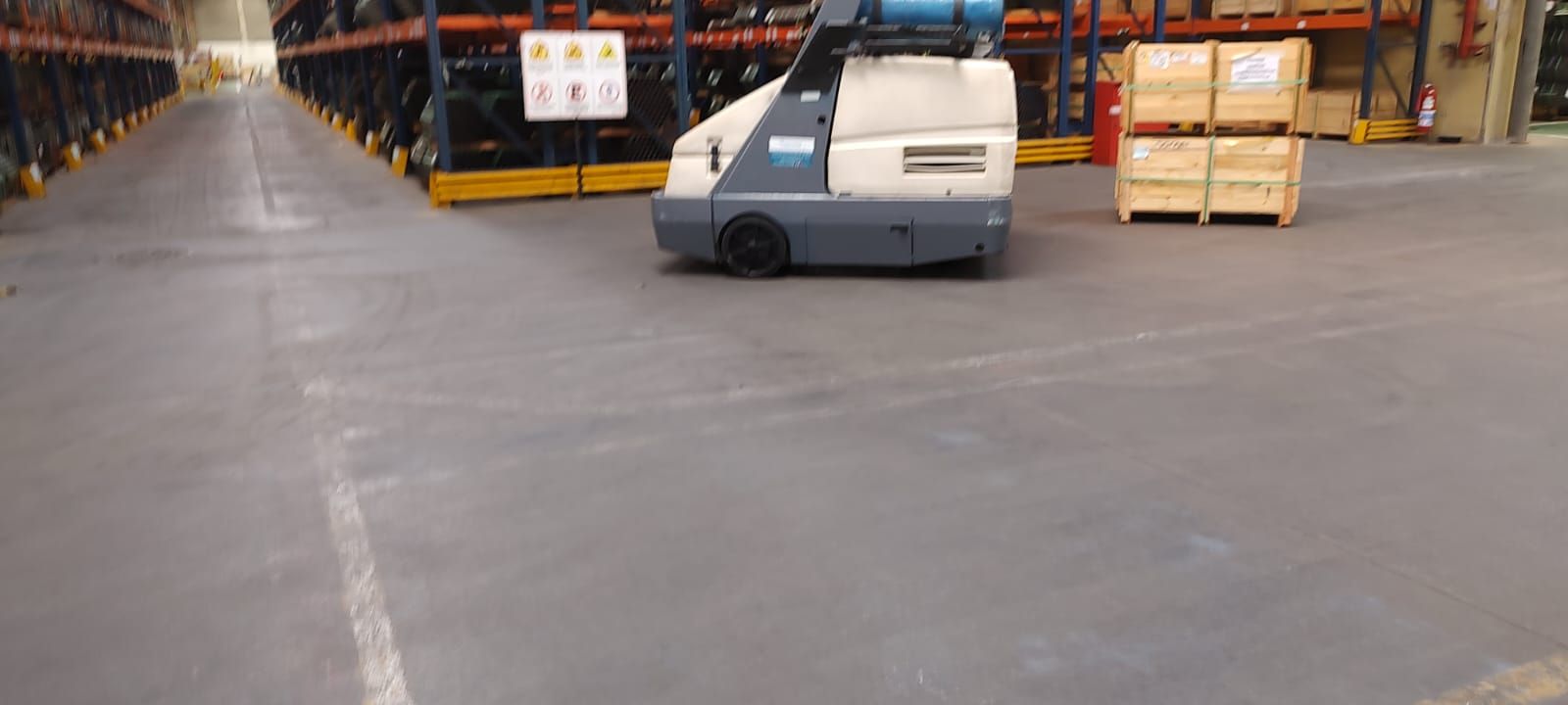 Varredeira de piso alfa tennant, lavadora lava e seca piso, promolimp, vulcan, limpeza mecanizada, ecologica equipamentos, karcher, nilfisk, viper, tuffan, varredeira de piso, varredeira S20, varredeira S30, tennant S20, tennant S30