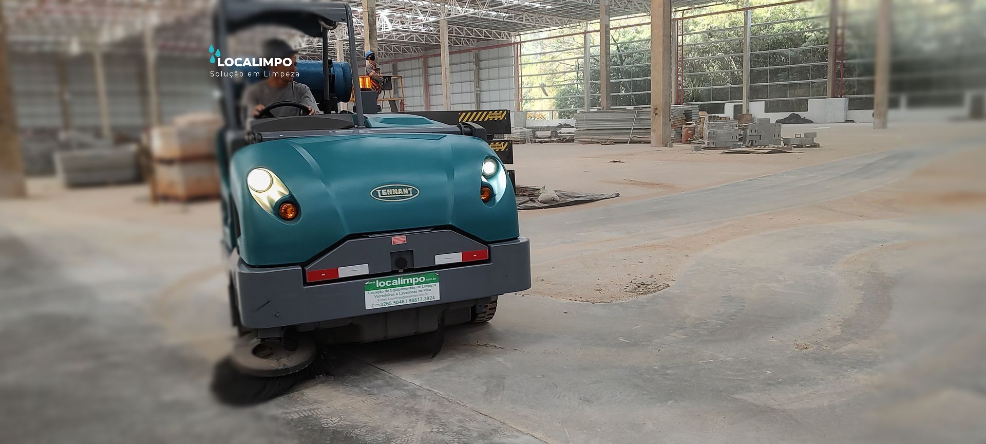 Varredeira de piso, Tennant S30, varredeira, localimpo, localimp, promolimp, alfa tennant, alfatennant, ecologica, limpeza mecanizada, vulcan, tuffan, nilfisk, karcher, viper
