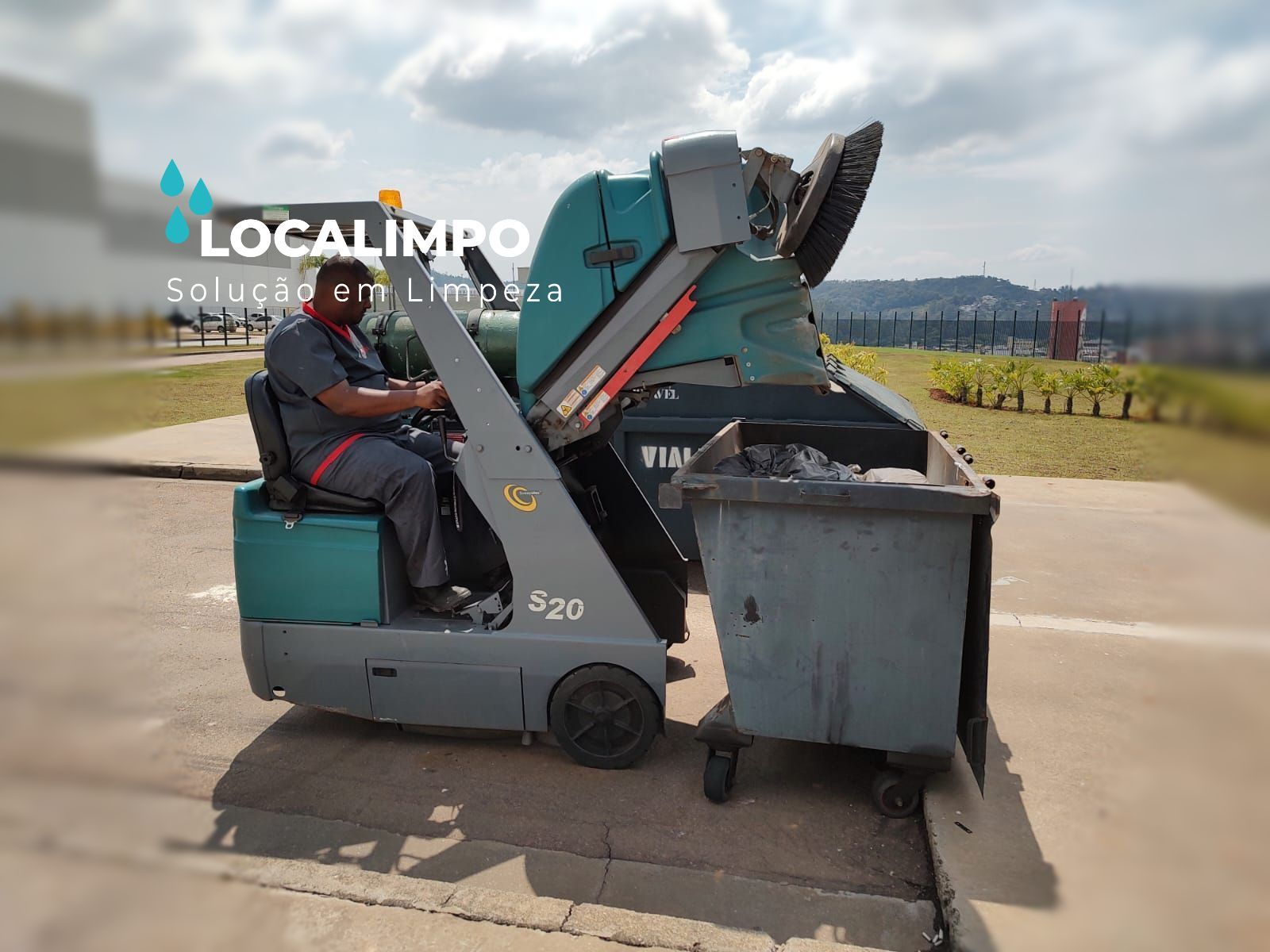 Varredeira de piso alfa tennant, lavadora lava e seca piso, promolimp, vulcan, limpeza mecanizada, ecologica equipamentos, karcher, nilfisk, viper, tuffan, varredeira de piso, varredeira S20, varredeira S30, tennant S20, tennant S30