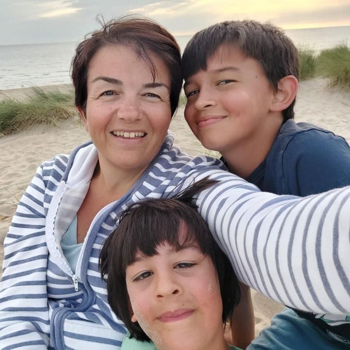 Valérie Fasseaux et ses 2 garçons, coach en gestion des émotions aux personnels soignants, thérapeutes et parents