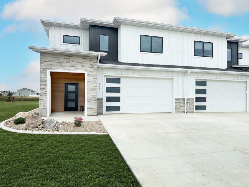 Paradise Valley Townhomes at IMM Apartments in Bismarck, North Dakota