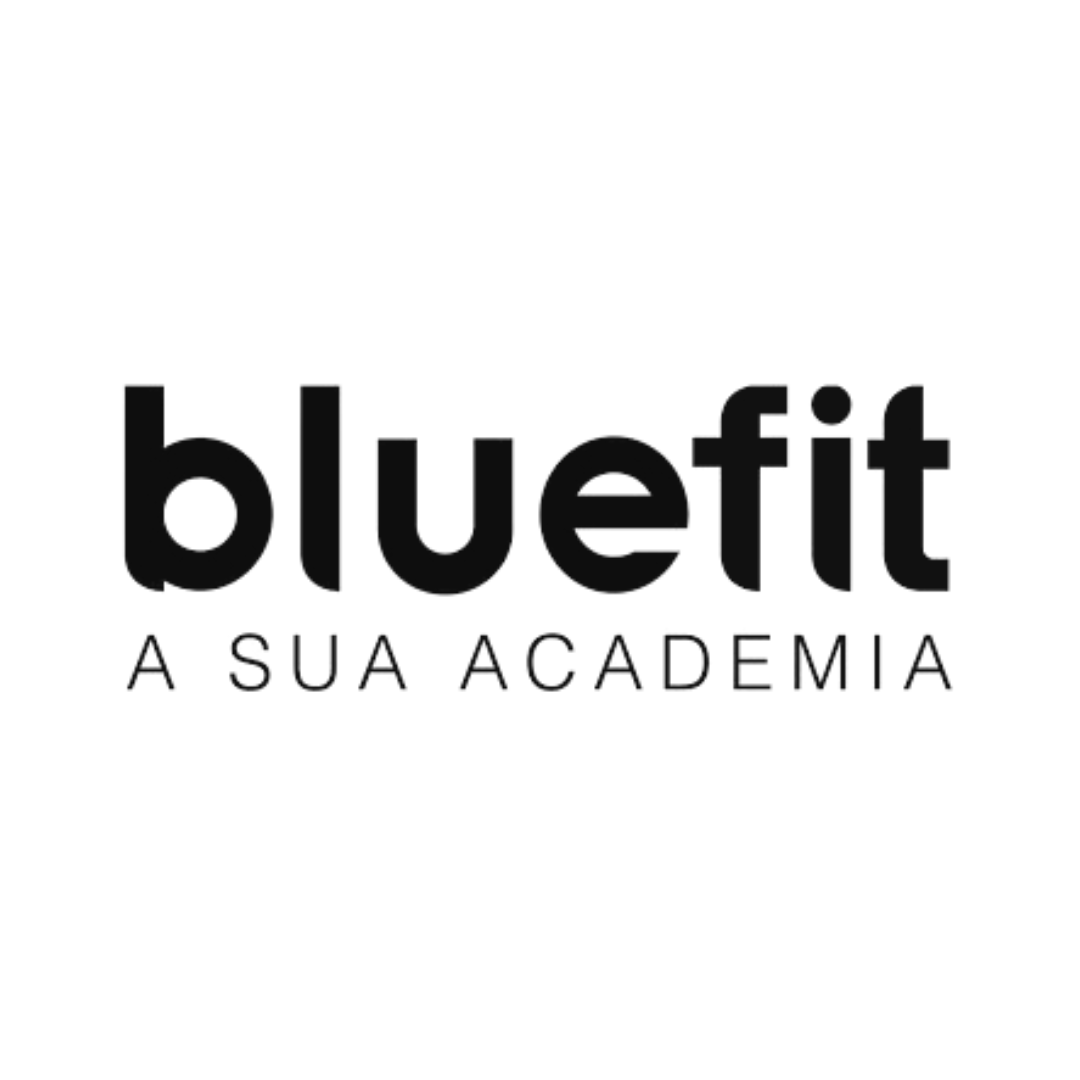 Logotipo da Bluefit com o slogan “A SUA ACADEMIA” em preto sobre fundo branco.
