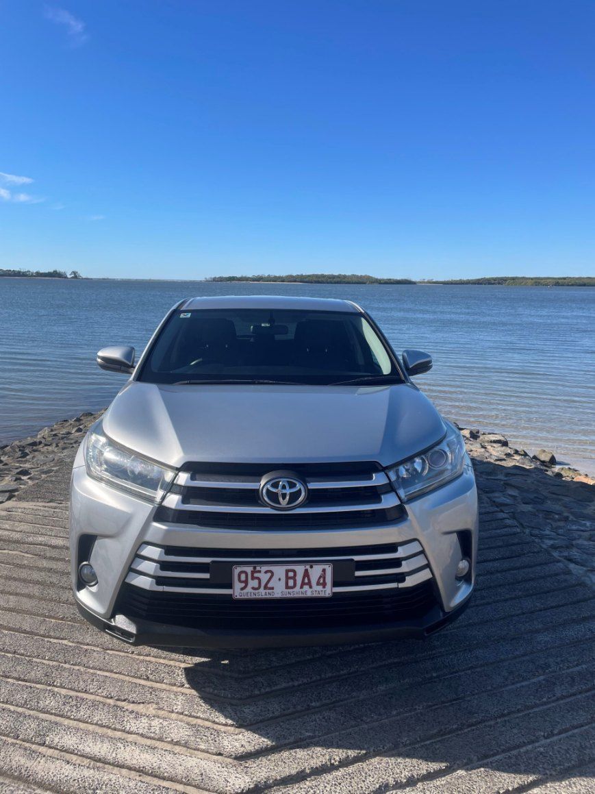 A Silver Toyota Highlander is Parked Next to a Body of Water โ Pelican Motors Service Centre In Caloundra West, QLD