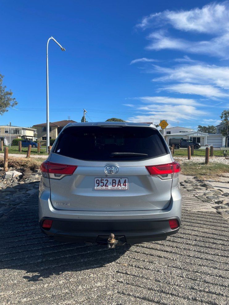 A Silver Toyota Highlander is Parked in a Parking Lot โ Pelican Motors Service Centre In Caloundra West, QLD