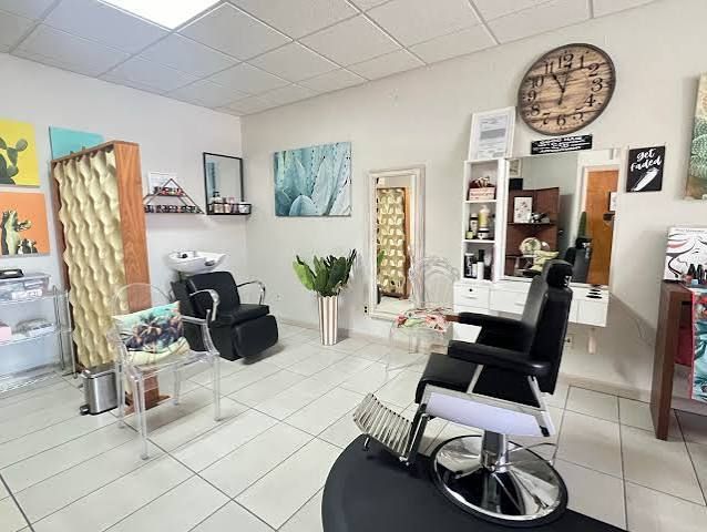 Hairstylist cutting hair