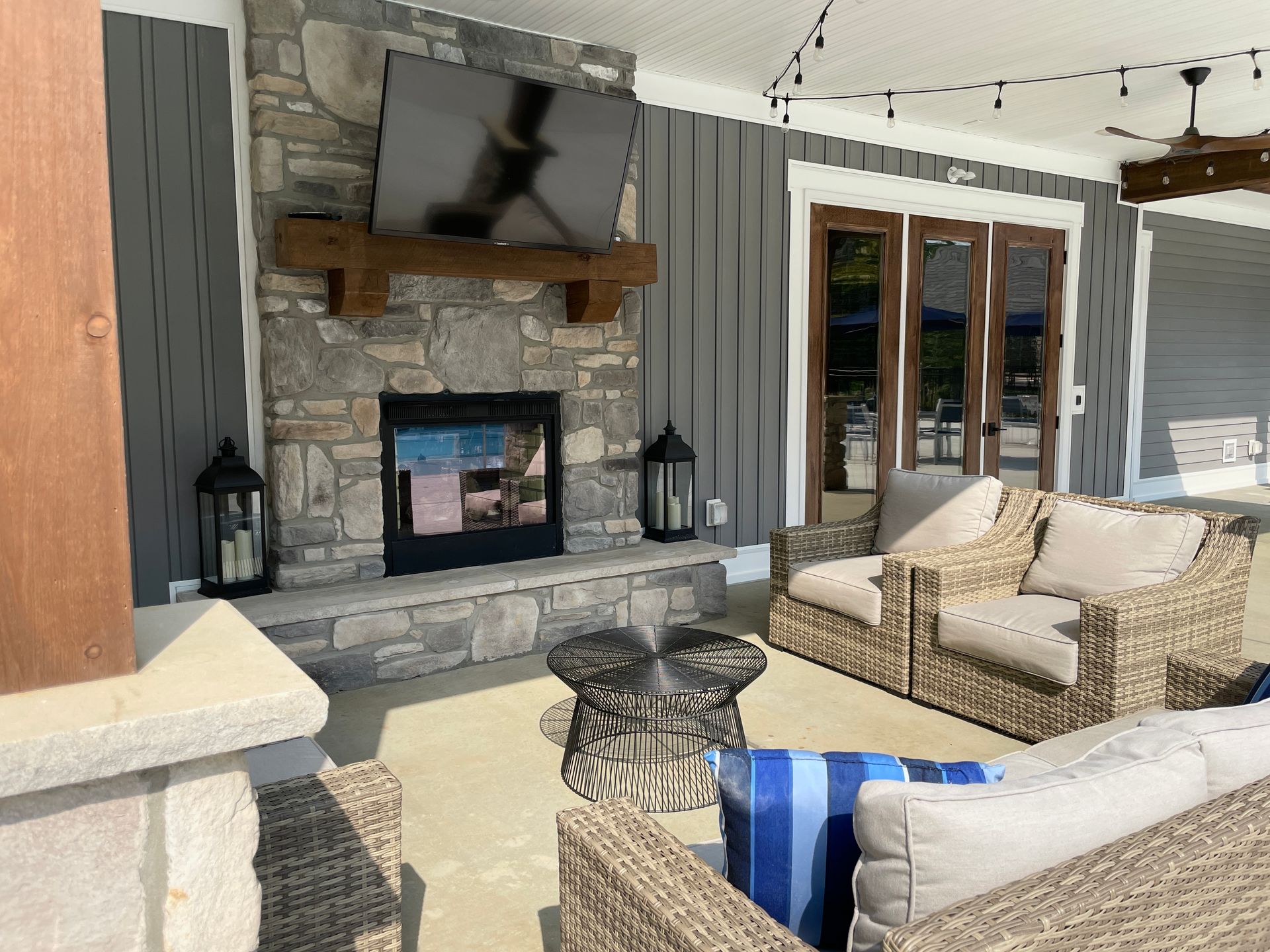 image of the outdoor lounge at The Towns at Swift Creek with gas fireplace, outdoor TV, comfy seating.