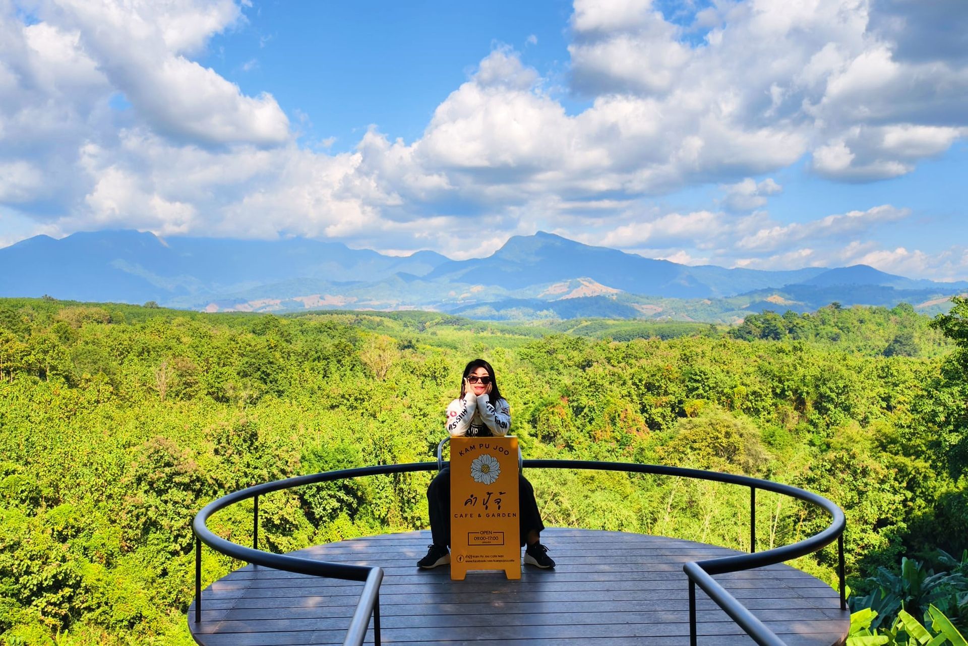 ถ่ายรูปวิวสวยๆในจังหวัดน่านที่คาเฟ่ คำปู้จู้