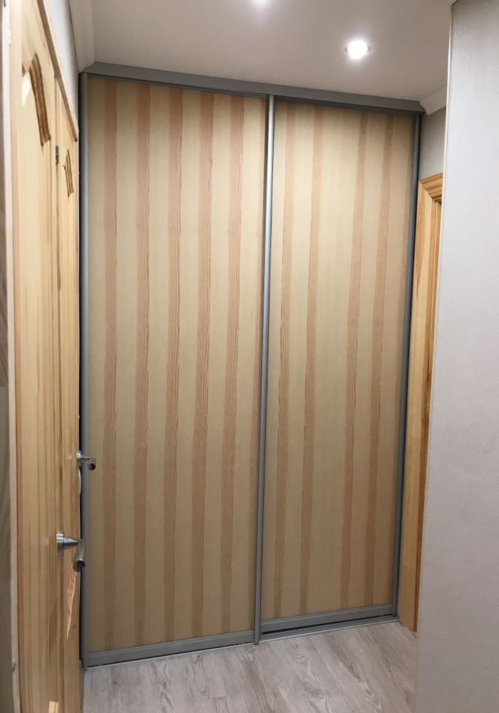 Apmeklētāju/konferenču krēsli Uzgaidāmo/atpūtas telpu krēsli Līdzsvara/aktīvie krēsli