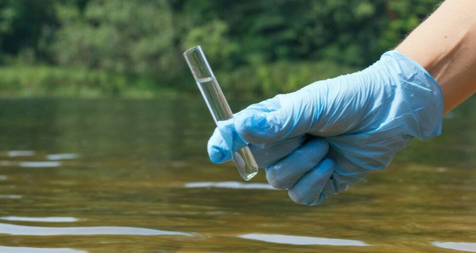 Monsterafname rivierwater / Waterfiltratie steeds crucialer voor onze waterbronnen