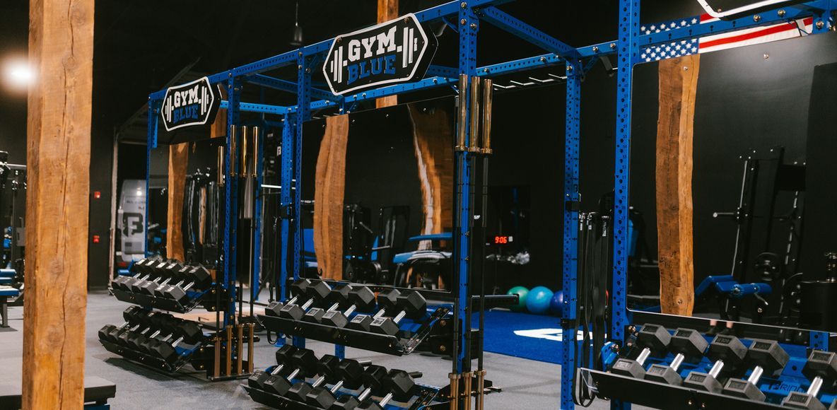 There are a lot of dumbbells in the gym.