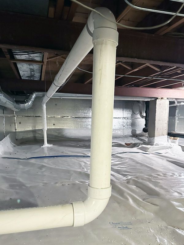 There are a lot of pipes in the basement.