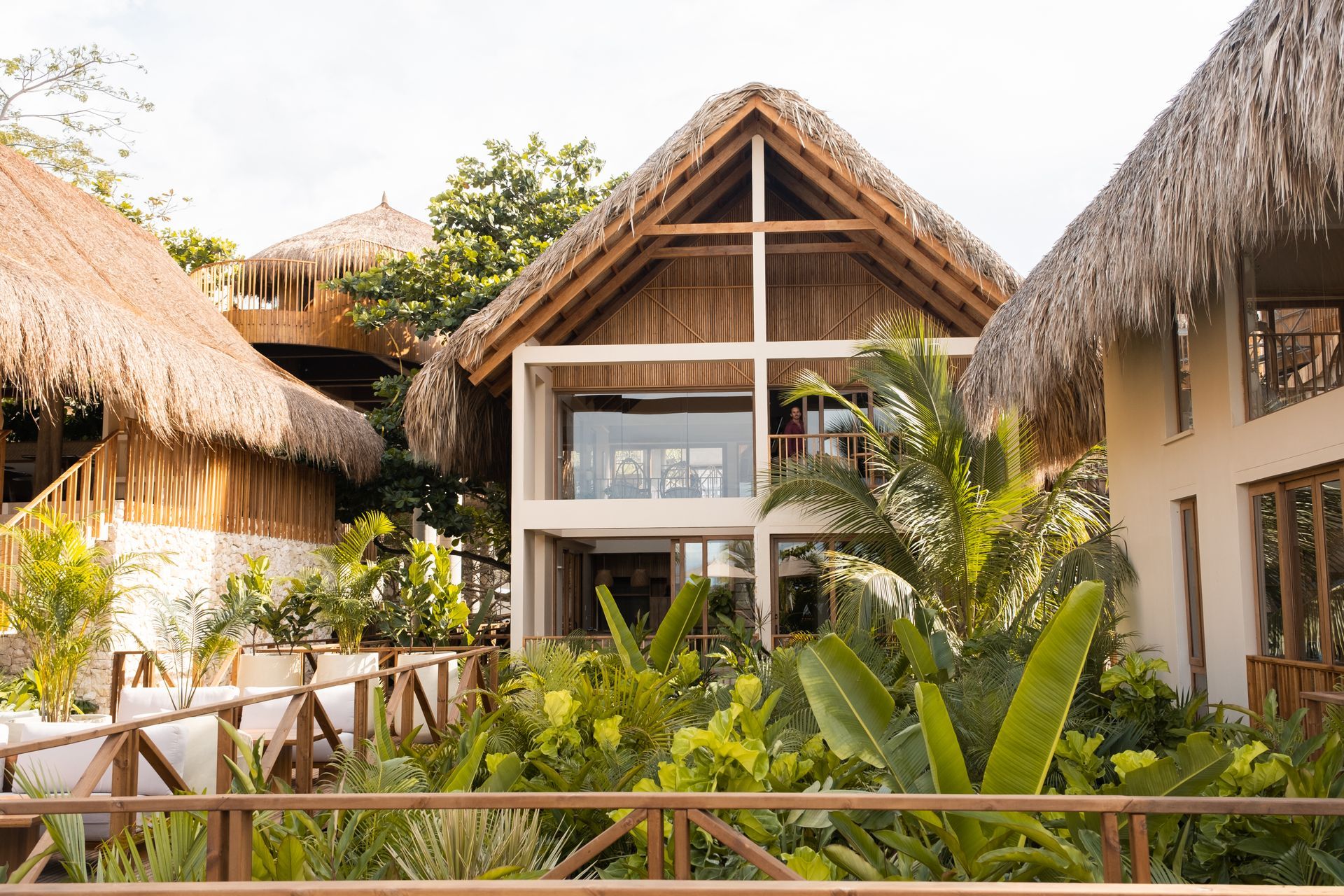 Cabins in San Antero with wood construction, thatched roofs, and tropical surroundings.