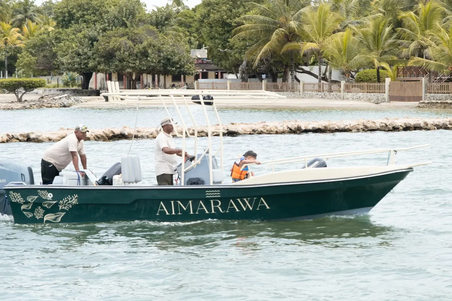 Recorrido en lancha en san antero córdoba, experiencia acuática asociada a hoteles frente a la playa en el caribe colombiano.