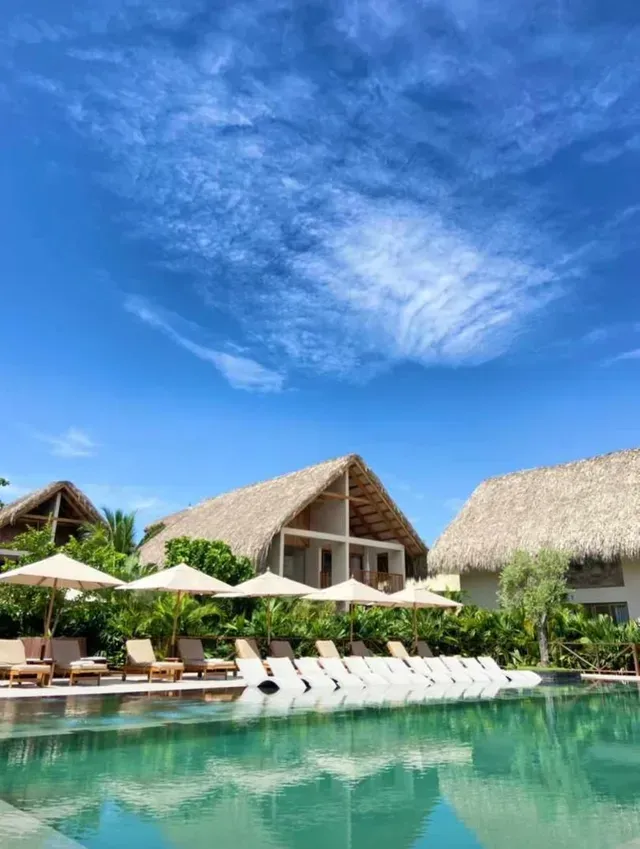 Aimarawa, hotel frente al mar en San Antero con piscina, cabañas tropicales y vista al Caribe.