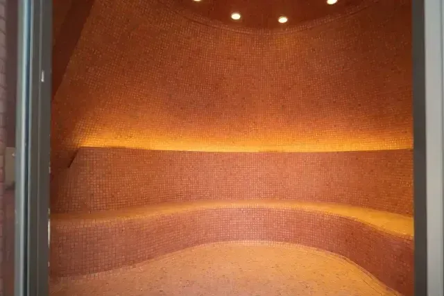 Turkish bath at Hotel Aimarawa’s spa, a luxury space in San Antero designed for relaxation and wellness.